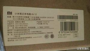 小米筆記本？看樣子面板是鋁模具